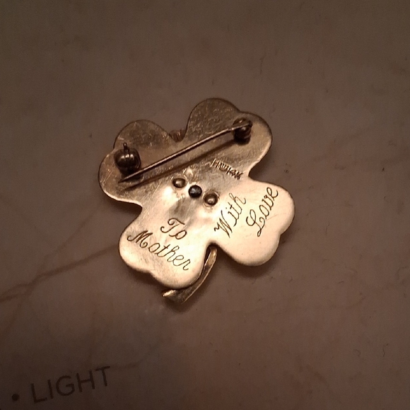 Elegant Gold Clover Brooch - Picture 6 of 7